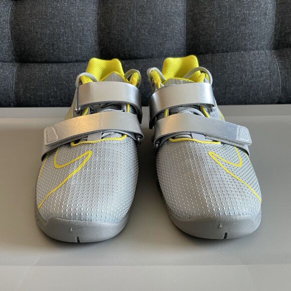 Athletic_Shoes